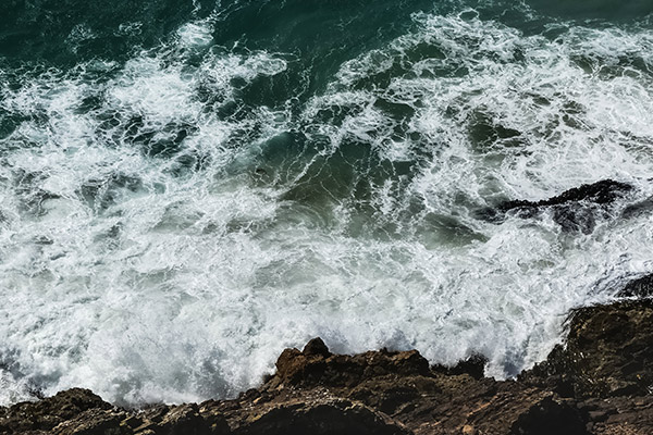 waves-crashing-on-cliff-600x400.jpg