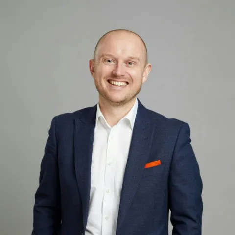 Adrian Punaks
