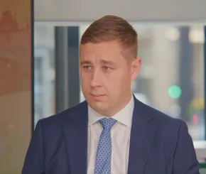 A picture of Fund Manager, Stuart Chilvers, talking on a TV masterclass panel