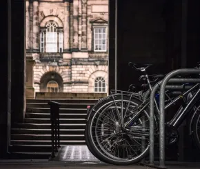 edinburgh_university_student_bikes_resized_900x600_321302585.jpg